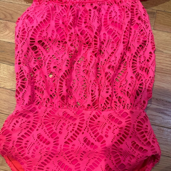 Hot pink Aerie size small one piece bathing suit. Has built in pads/bra - Picture 2 of 4